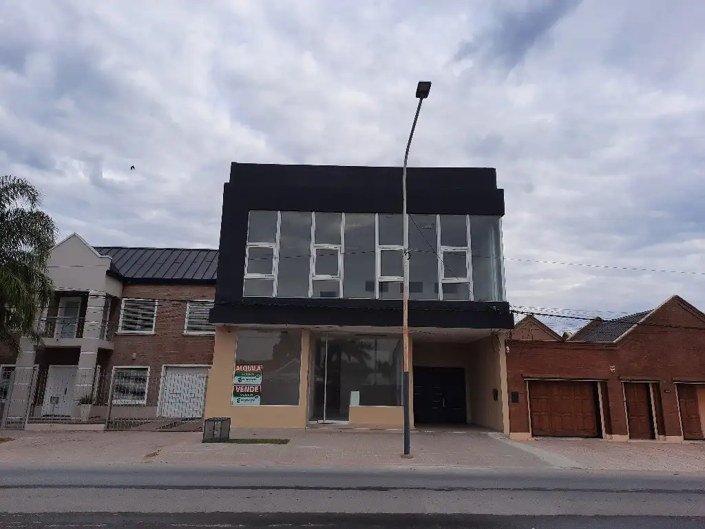 Foto de LOCALES - A LA CALLE - SAN MARTÍN ESTE-OESTE, PRESIDENTE ROQUE SÁENZ, imagen 2