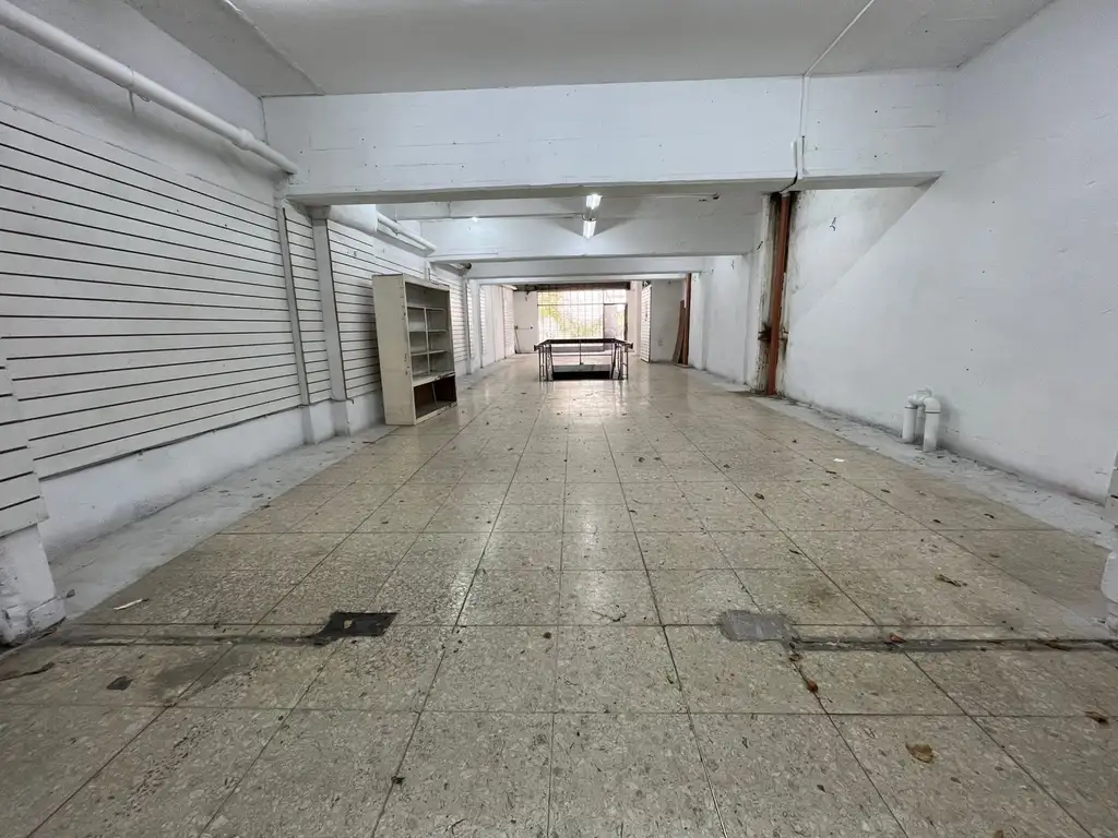 Foto de Alquilo Local 180 m2 + sotano de 150m2 + patio 35 m2, imagen 4
