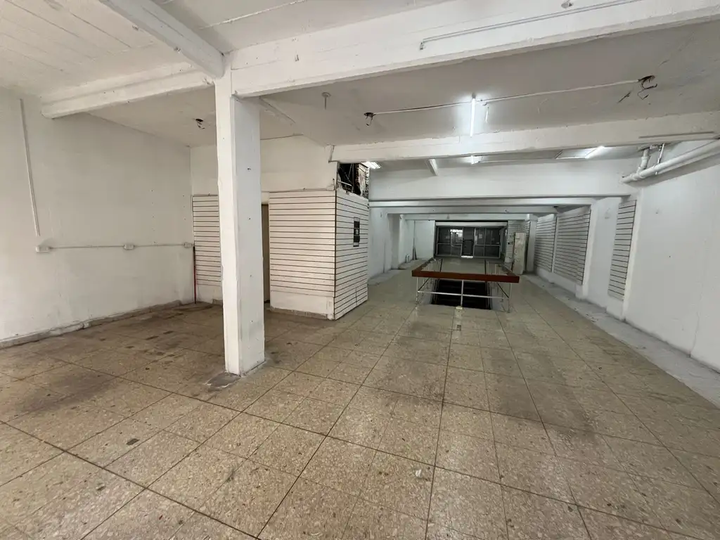 Foto de Alquilo Local 180 m2 + sotano de 150m2 + patio 35 m2, imagen 3