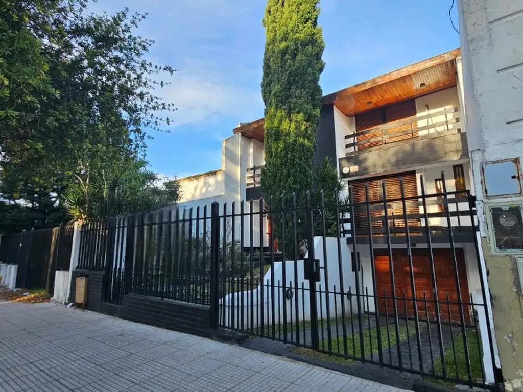 Foto de EXCELENTE CHALET DE 5 AMBIENTES. OPORTUNIDAD FINANCIACION!, imagen 3