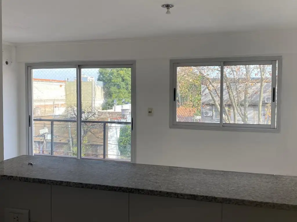 Foto de SEMIPISO 3 ambientes / cochera para auto mediano/chico y terraza propia, imagen 1