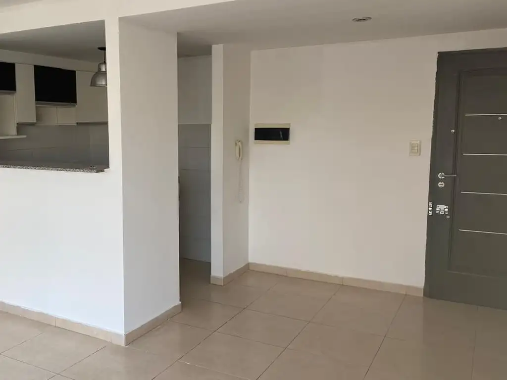Foto de SEMIPISO 3 ambientes / cochera para auto mediano/chico y terraza propia, imagen 5
