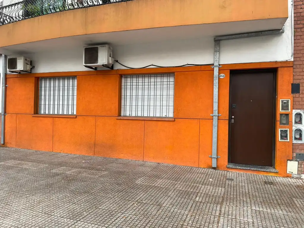 Foto de DEPTO TIPO CASA 3 AMB PB FTE S/EXP PATIO Y LAV, imagen 2