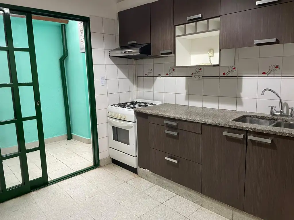 Foto de DEPTO TIPO CASA 3 AMB PB FTE S/EXP PATIO Y LAV, imagen 5