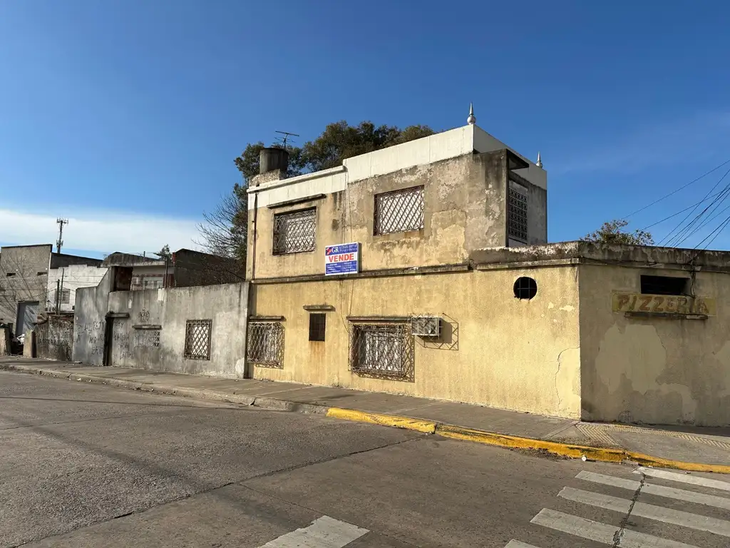 Foto de VENTA EN BLOCK. TRES UNIDADES FUNCIONALES. UF1: LOCAL. UF2: DEPTO DE 2, imagen 1