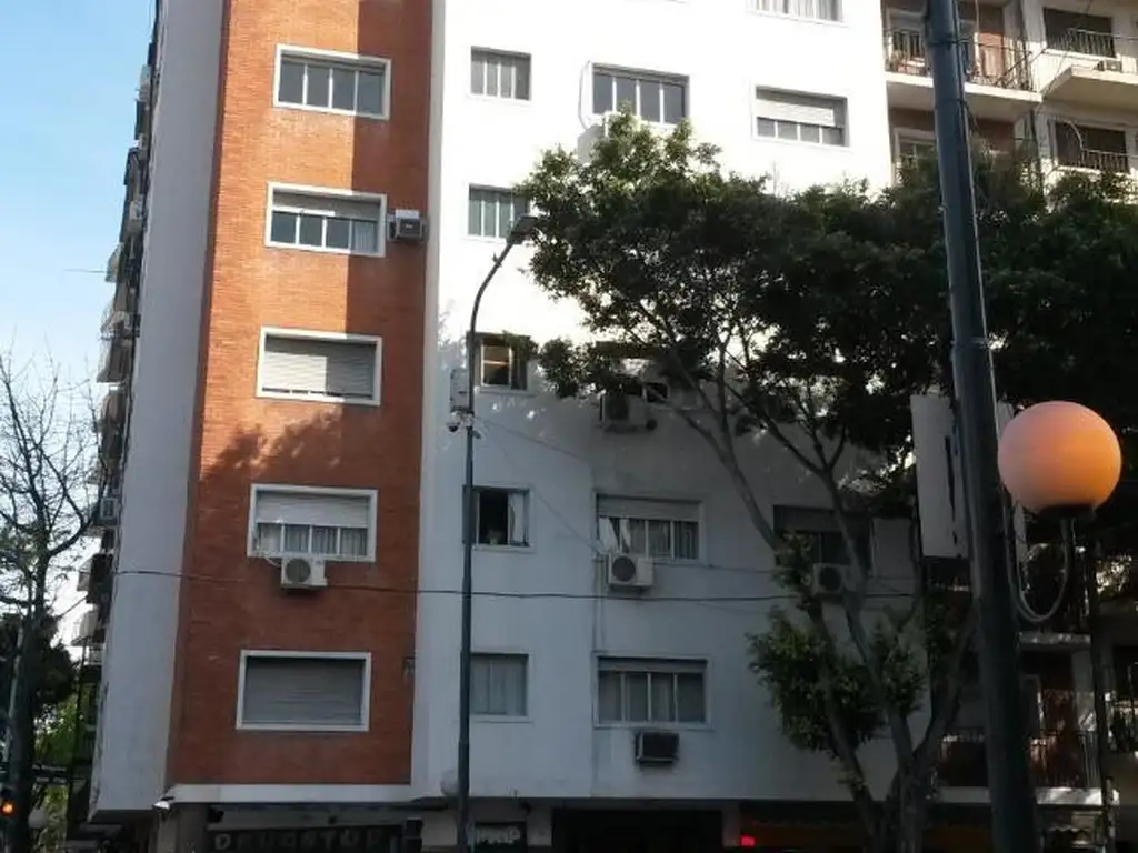 Foto de 2 amb. Almagro, Av. Belgrano esq. Av. Boedo. IMPECABLE! XL, imagen 1