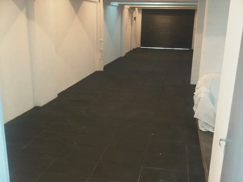 Foto de Local 600m2 en 3 plantas, estacionamiento, techo de hormigón, único en, imagen 1