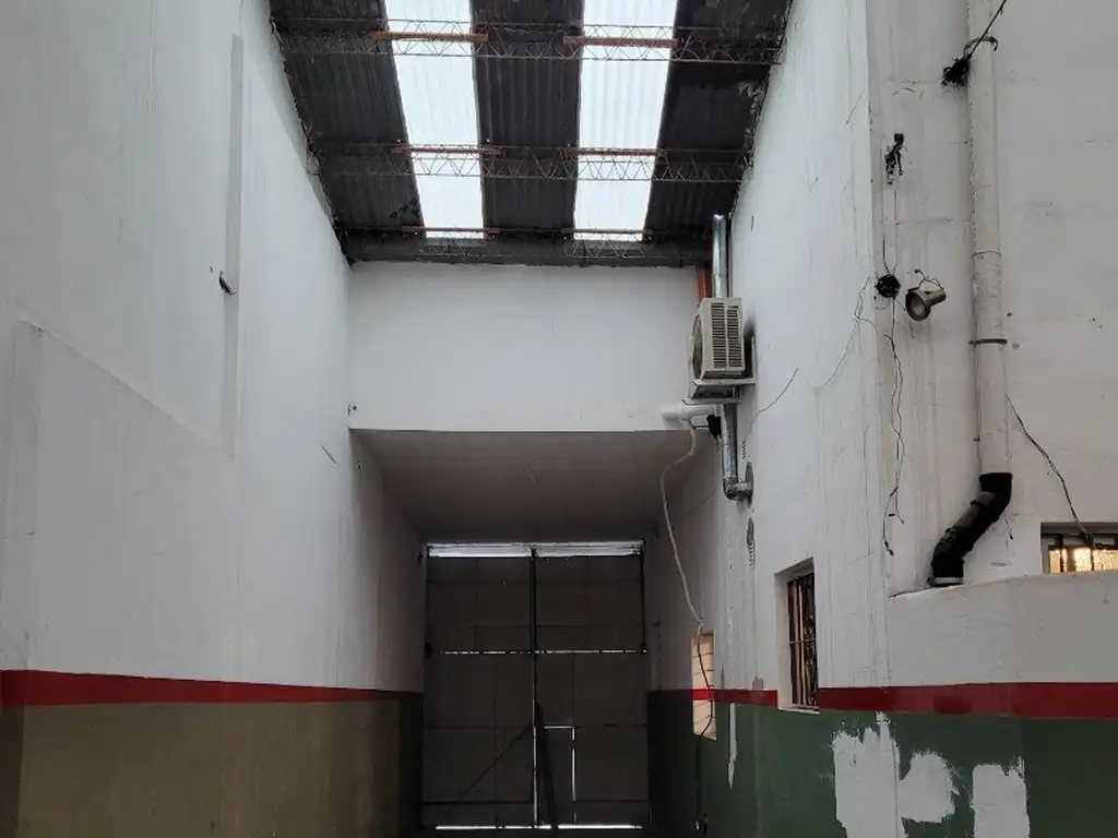 Foto de Excelente Galpon, con oficinas mas vivienda en Primer piso. Ubicacion, imagen 4