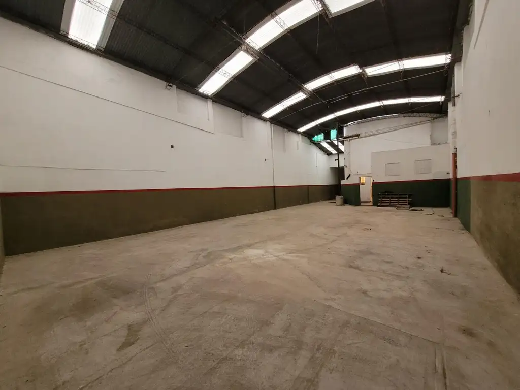 Foto de Excelente Galpon, con oficinas mas vivienda en Primer piso. Ubicacion, imagen 1