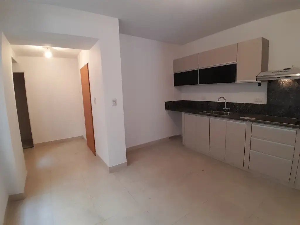 Foto de PISO- 4 ambientes c/dependencia- RECICLADO! PLAZA COLOMBIA!, imagen 4