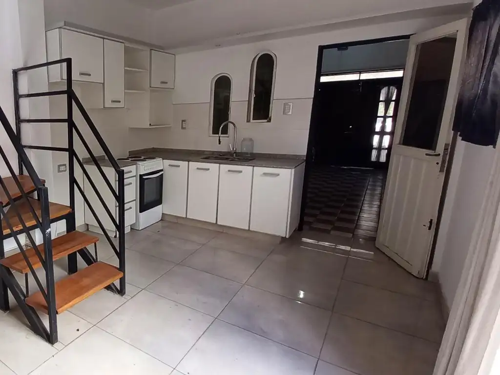 Foto de Impecable PH 2 ambientes con garaje y patio, Villa Bosch, imagen 2
