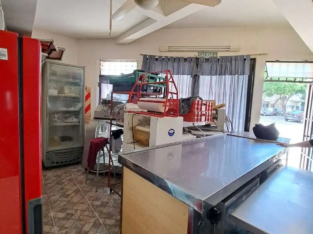 Foto de VENDE LOCAL EN ESQUINA EN VILLA GERAL MITRE, imagen 1