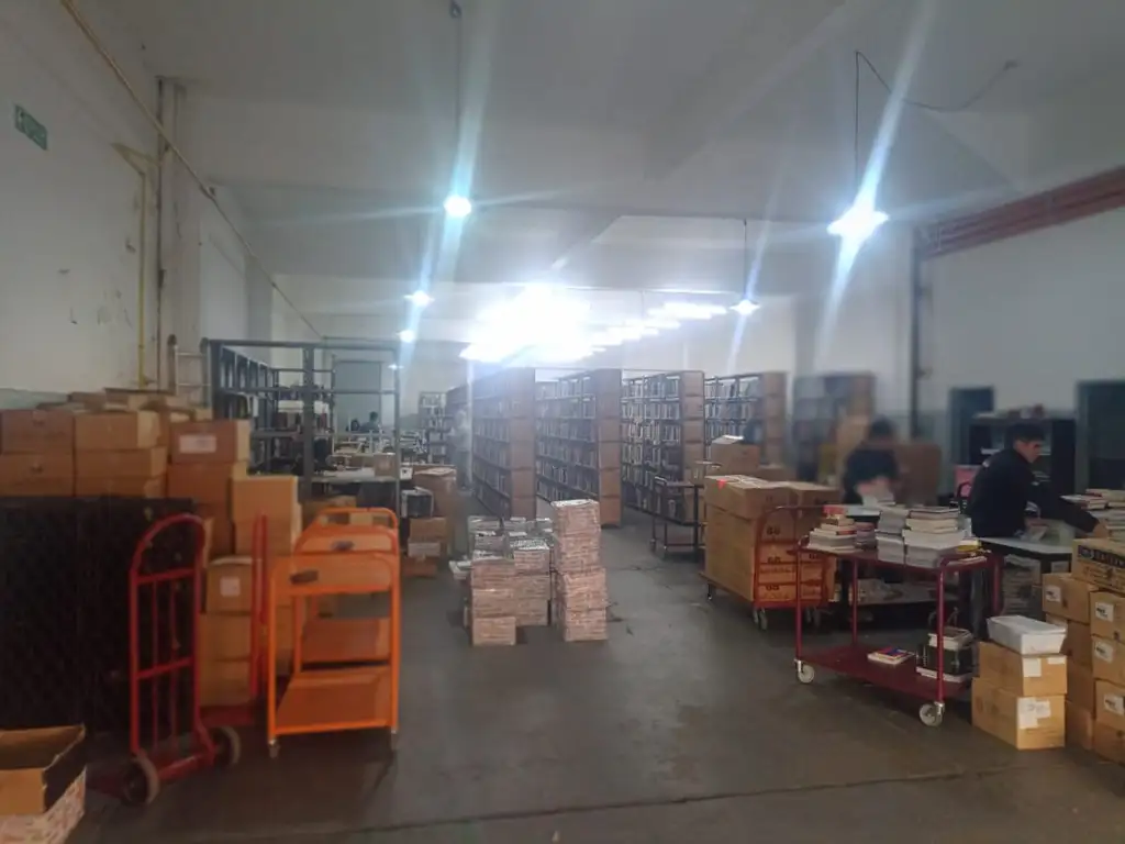 Foto de EXCELENTE GALPON 640M2 CON OFICINAS ZONA INDUSTRIAL DOS PLANTAS, imagen 3
