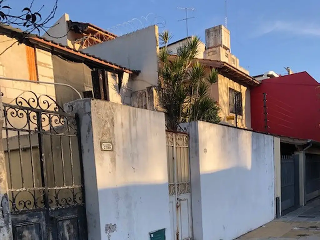 Foto de Casa a demoler en venta en Villa Del Parque. Valor Terreno, Ideal, imagen 2