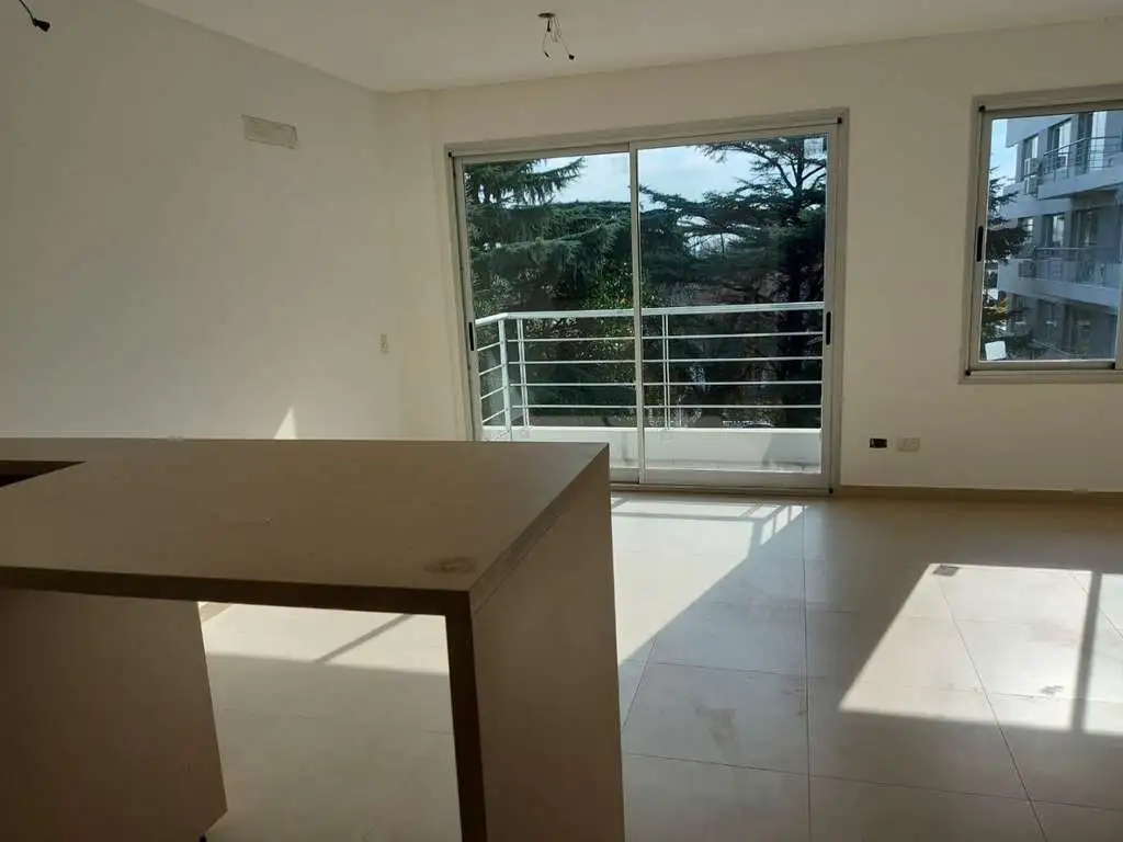 Foto de ALQUILO Departamento a estrenar, muy cómodo a pasos de Av. Maipú, imagen 3