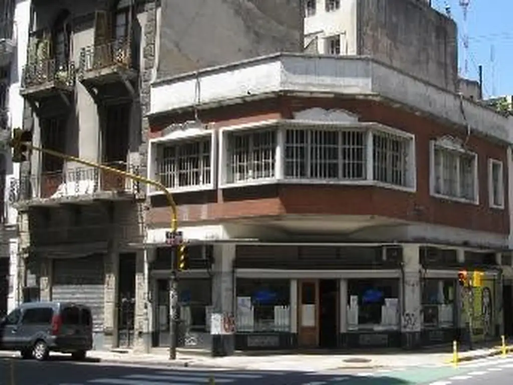 Foto de RETASADA - CASA CON LOCAL Y SOTANO Y GRAN TERRAZA - EXCELENTE ESQUINA, imagen 4