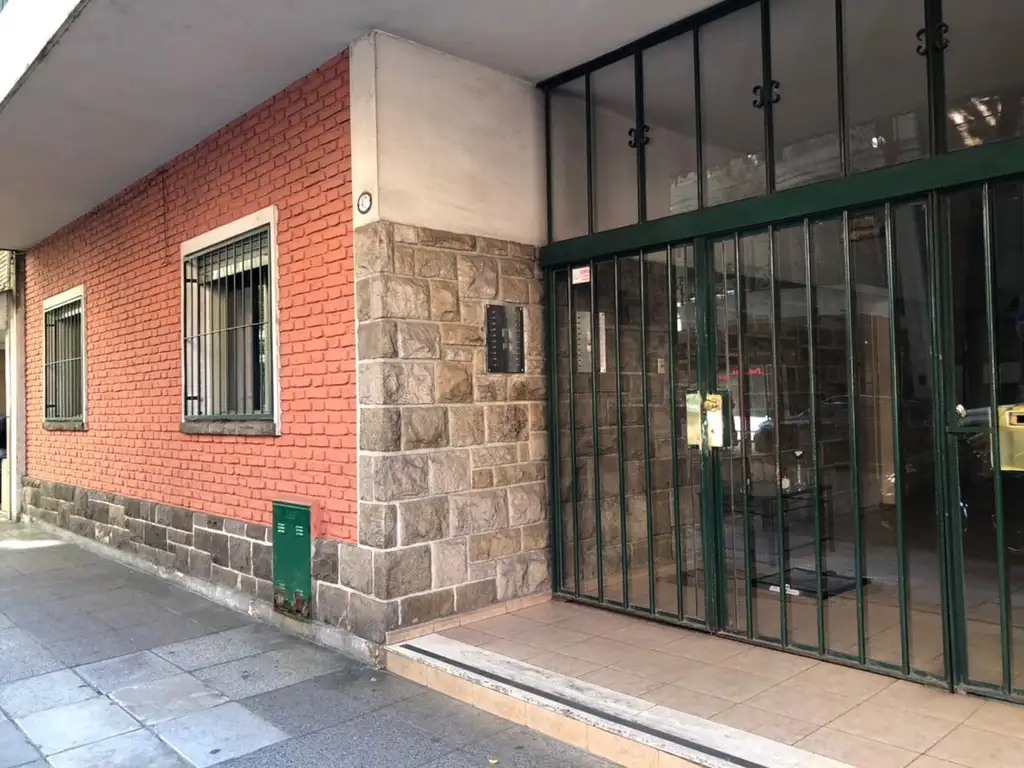 Foto de DEPARTAMENTO 3 AMBIENTES EN PLANTA BAJA AL FRENTE - PATIO, imagen 1