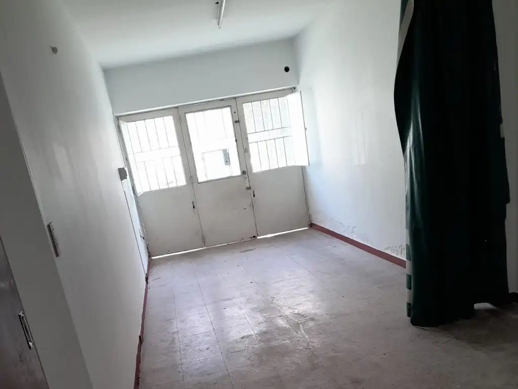 Foto de CASA 2 DORMITORIOS MUY AMPLIA CON GARAGE., imagen 4