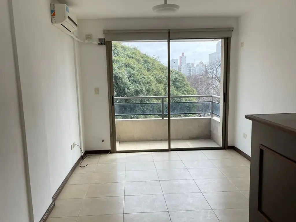 Foto de 3 y 64- Departamento al frente con cochera, imagen 2