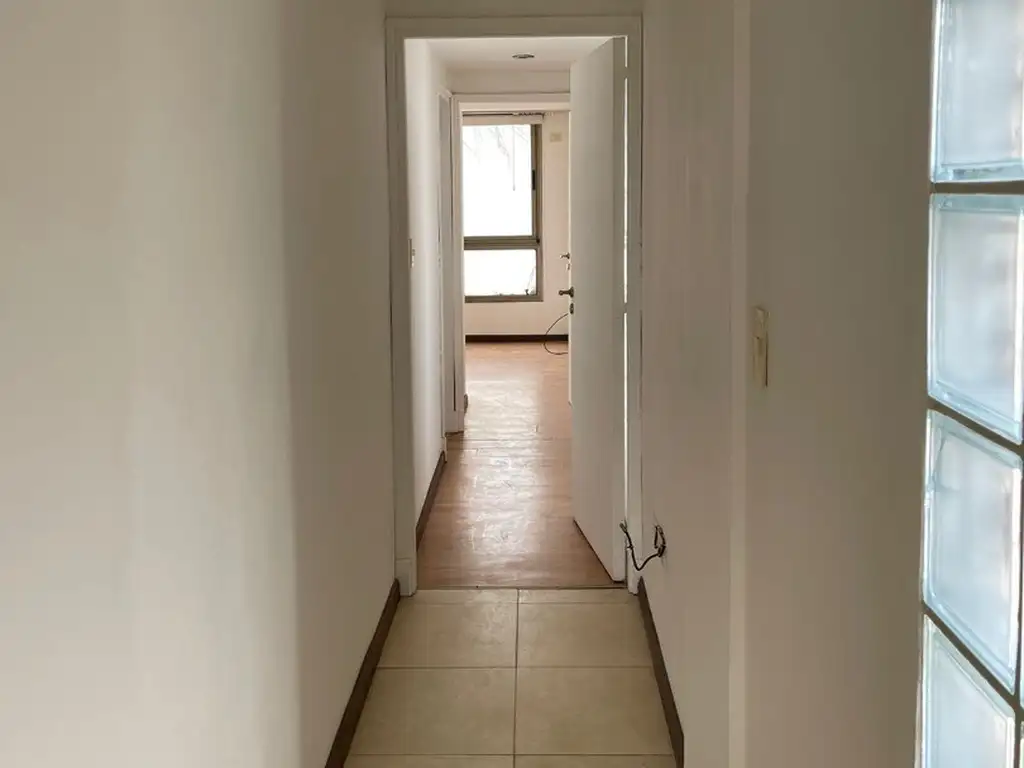 Foto de 3 y 64- Departamento al frente con cochera, imagen 3