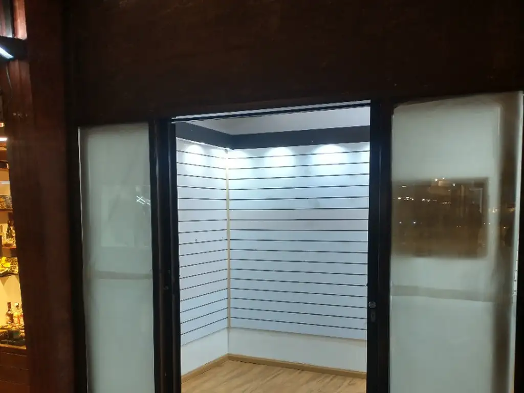 Foto de LOCAL CON ENTREPISO, imagen 1