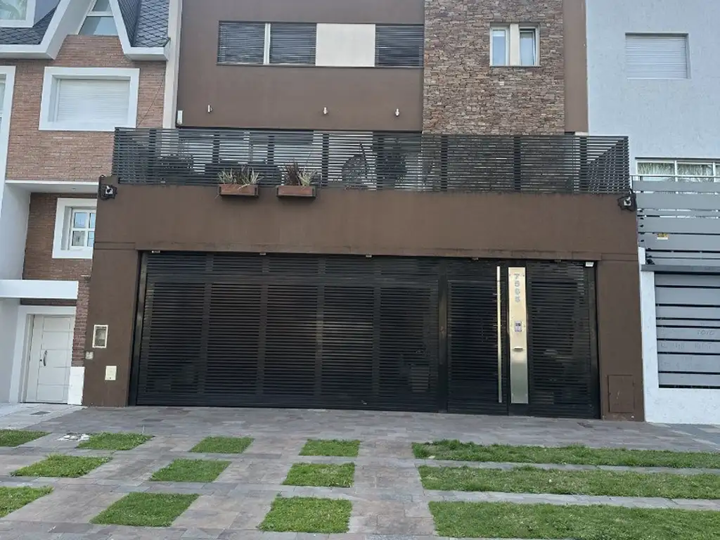 Foto de CASA EN 2 PLANTAS 7 AMB.COCHERA 8 AUTOS Y CON ASCENSOR PLENO BARRIO, imagen 2