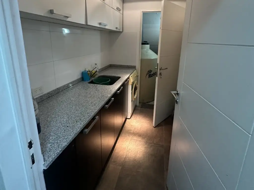 Foto de CASA EN 2 PLANTAS 7 AMB.COCHERA 8 AUTOS Y CON ASCENSOR PLENO BARRIO, imagen 4