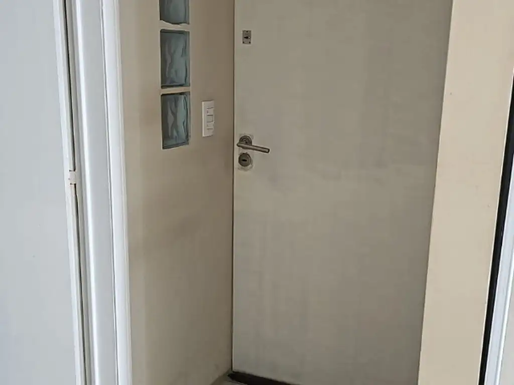 Foto de Dpto de 1 ambiente grande. Baño competo. Lavadero. Balcón, imagen 1