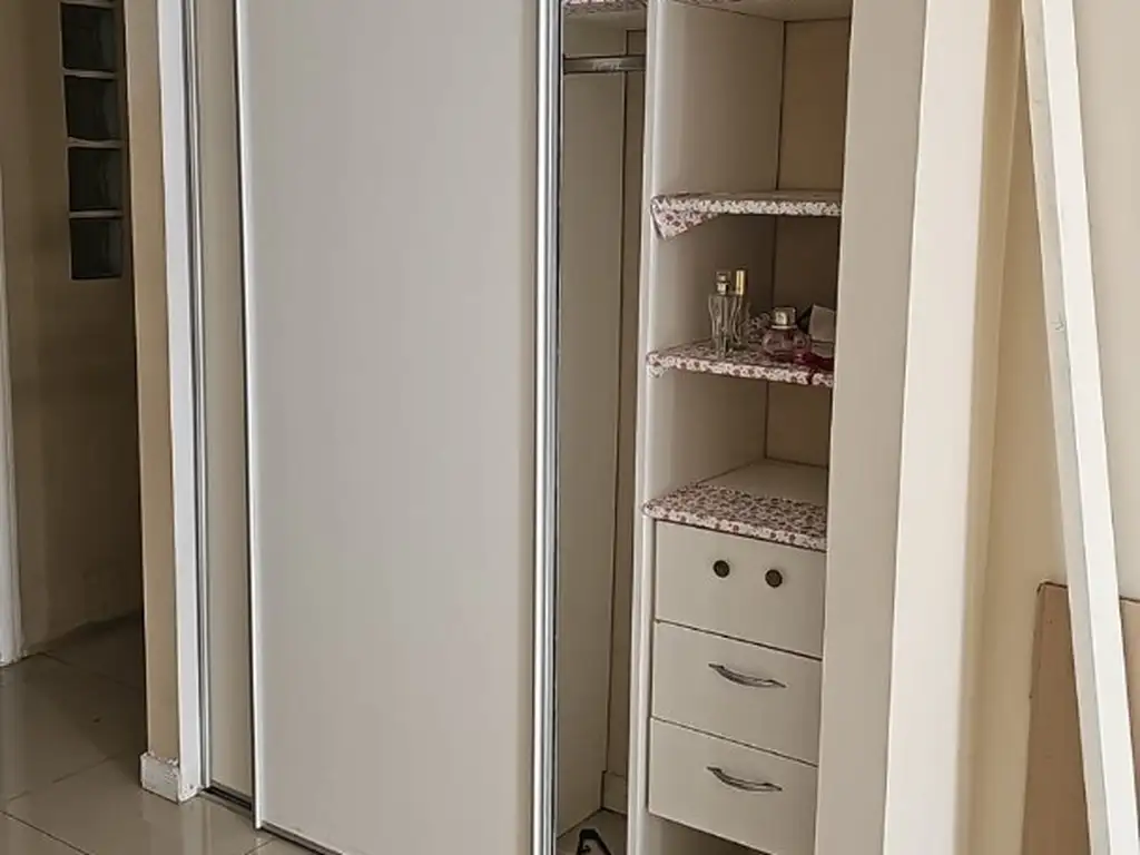 Foto de Dpto de 1 ambiente grande. Baño competo. Lavadero. Balcón, imagen 3