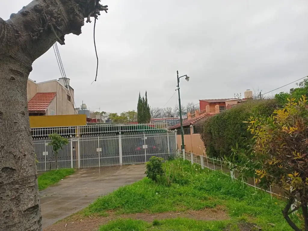 Foto de Casa 3 amb. con patio y fondo - VENTA, imagen 1