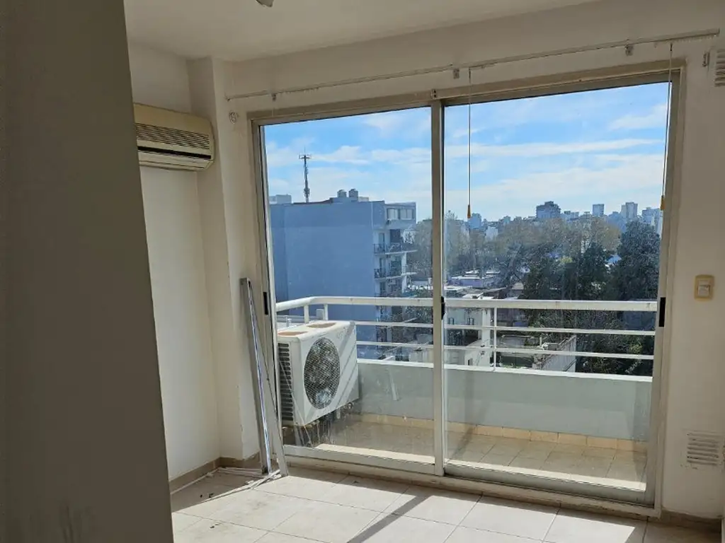 Foto de Hermoso dpto 1 ambiente dividido, vista abierta c/ cochera. OPORTUNIDAD, imagen 1