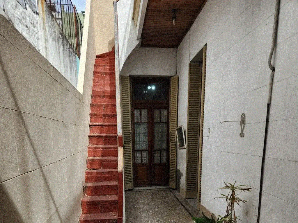 Foto de VENTA DEPARTAMENTO,TIPO CASA, FRENTE, CUATRO AMBIENTES, PATIO Y, imagen 5