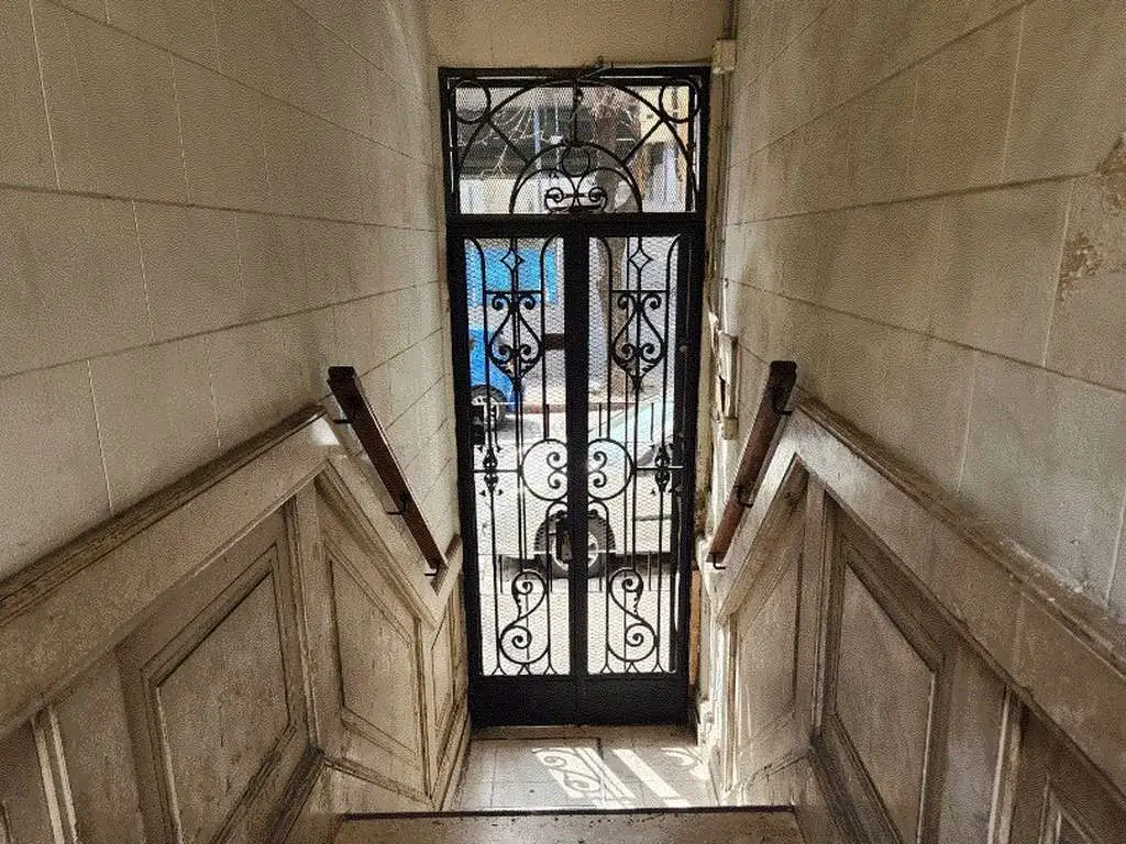 Foto de VENTA DEPARTAMENTO,TIPO CASA, FRENTE, CUATRO AMBIENTES, PATIO Y, imagen 2