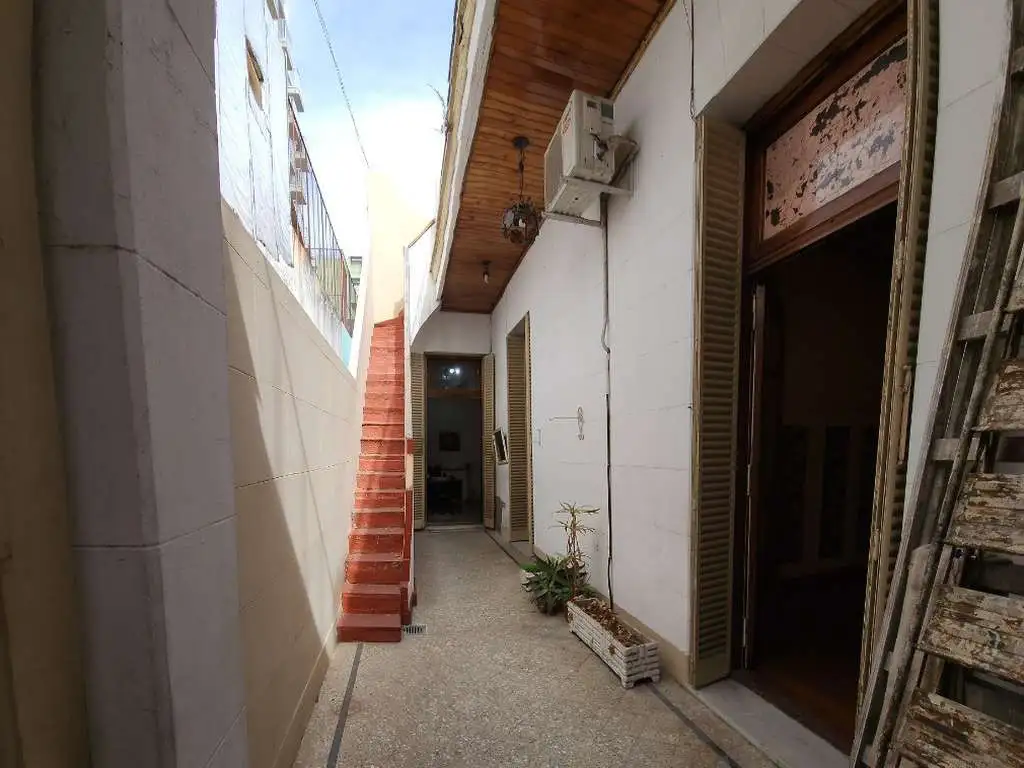 Foto de VENTA DEPARTAMENTO,TIPO CASA, FRENTE, CUATRO AMBIENTES, PATIO Y, imagen 3
