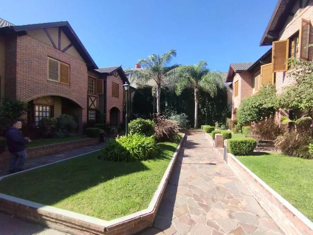 Foto de IMPECABLE TRIPLEX 5 AMBIENTES EN VENTA BARRIO PRIVADO BOEDO, imagen 1