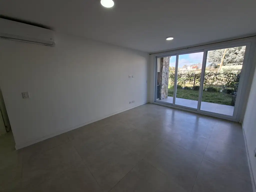 Foto de DPTO 3 AMBIENTES CON COCHERA - EDIFICIO DE CATEGORÍA, imagen 4