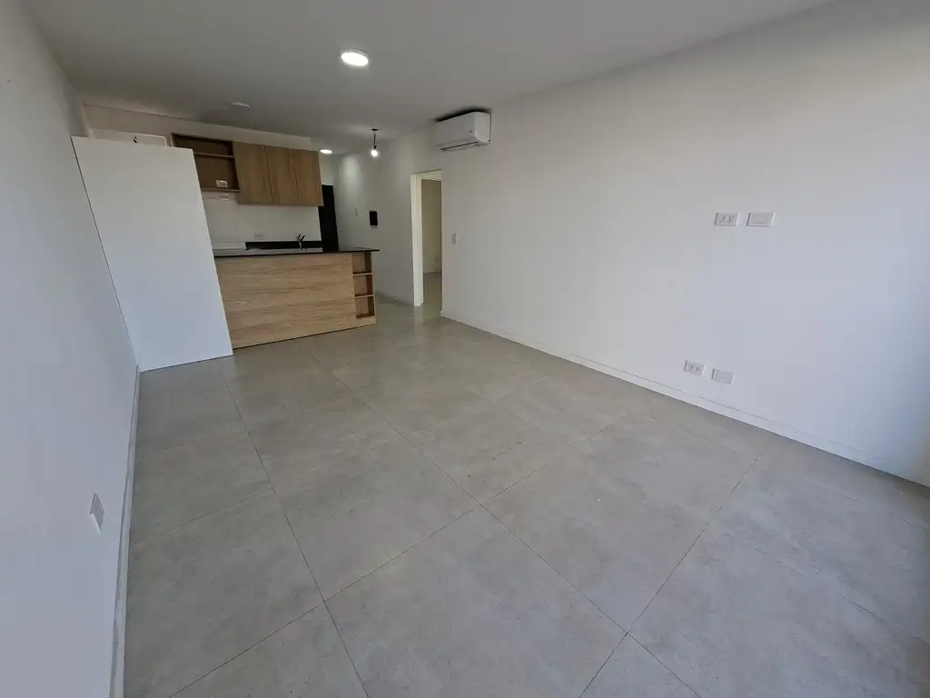 Foto de DPTO 3 AMBIENTES CON COCHERA - EDIFICIO DE CATEGORÍA, imagen 2