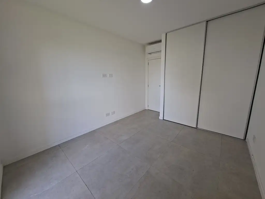 Foto de DPTO 3 AMBIENTES CON COCHERA - EDIFICIO DE CATEGORÍA, imagen 3