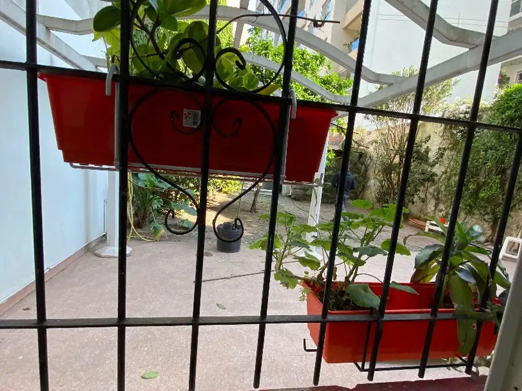 Foto de Excelente Planta Baja contrafrente, Es como una casa con tu jardín en, imagen 2