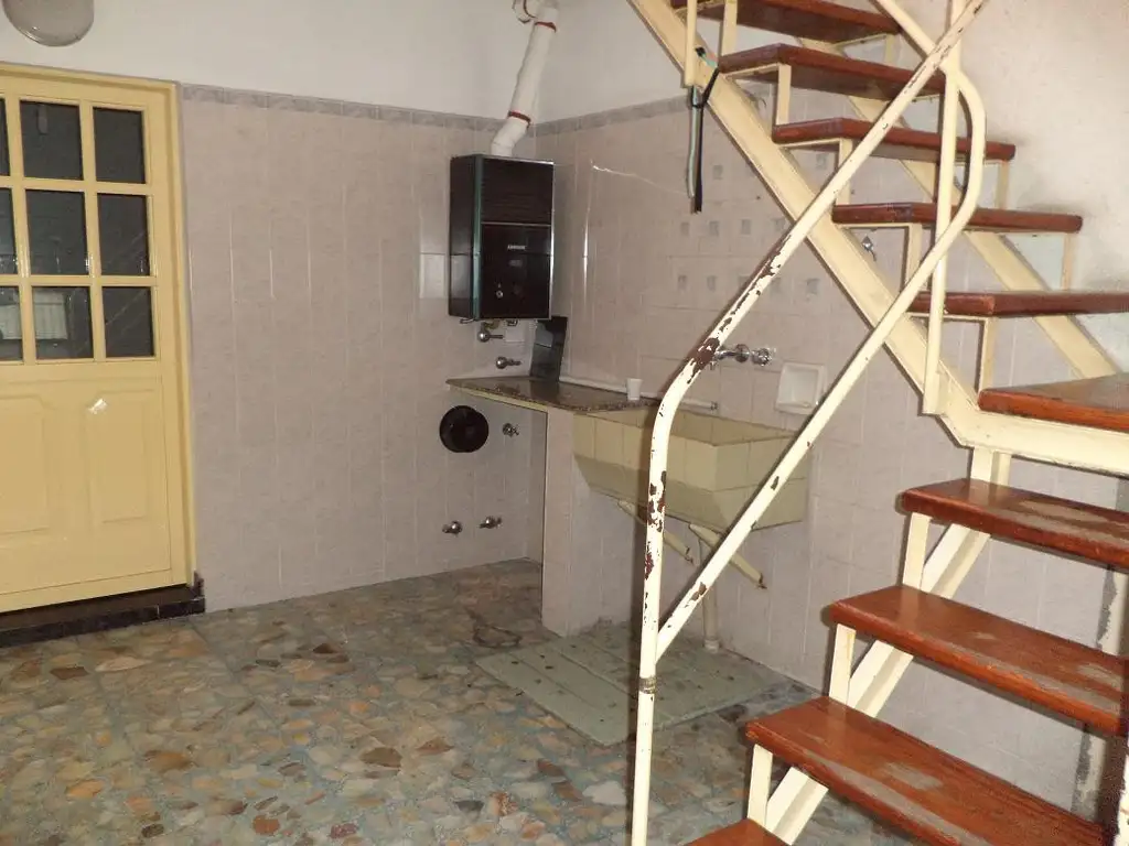 Foto de VENTA CON RENTA - LOCAL - VIVIENDA - GARAJE O SEGUNDO LOCAL C/ BAÑO Y, imagen 2
