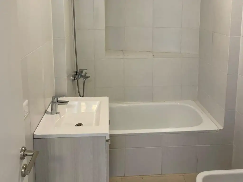 Foto de DEPARTAMENTO VENTA EN FLORES, imagen 5