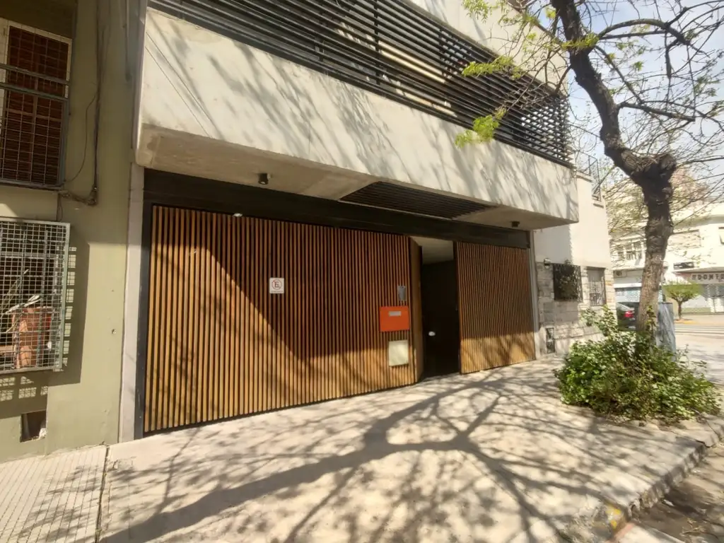 Foto de Venta Amplio Monoambiente En Parque Chacabuco Con Balcón, imagen 1