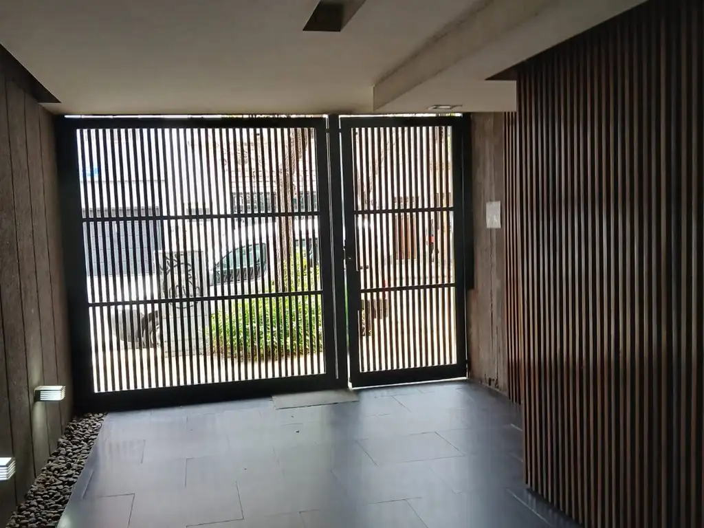 Foto de Venta Amplio Monoambiente En Parque Chacabuco Con Balcón, imagen 3