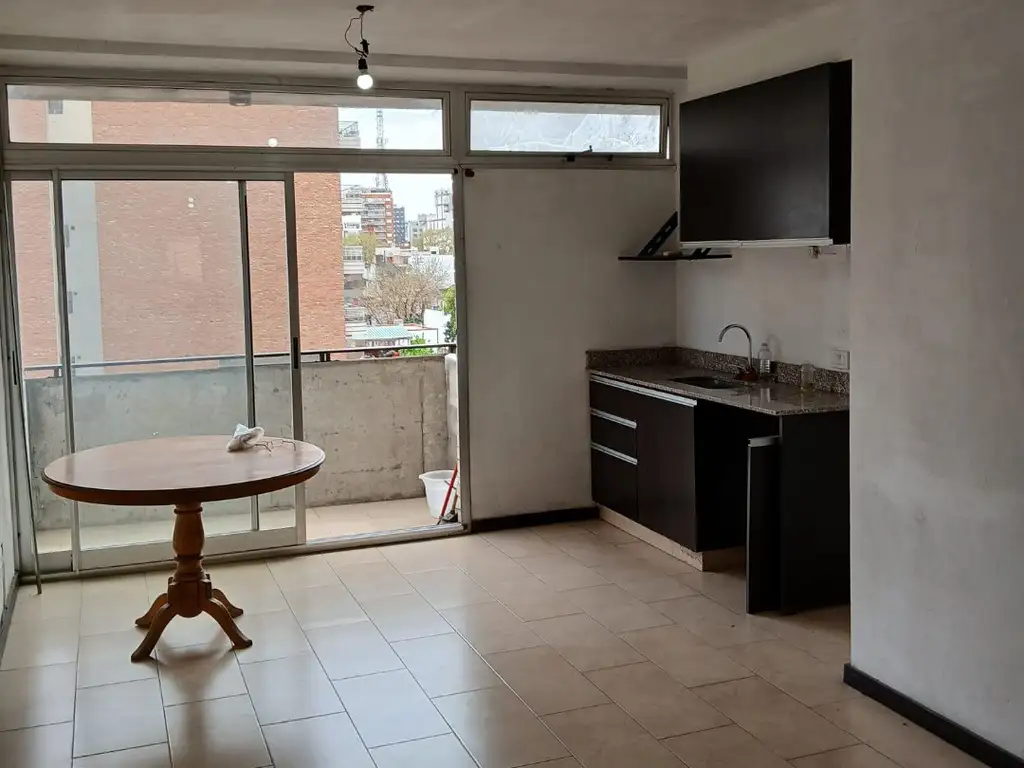 Foto de Venta Amplio Monoambiente En Parque Chacabuco Con Balcón, imagen 4