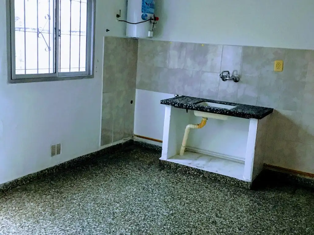 Foto de DEPARTAMENTO 2 AMBIENTES CON PATIO, imagen 3