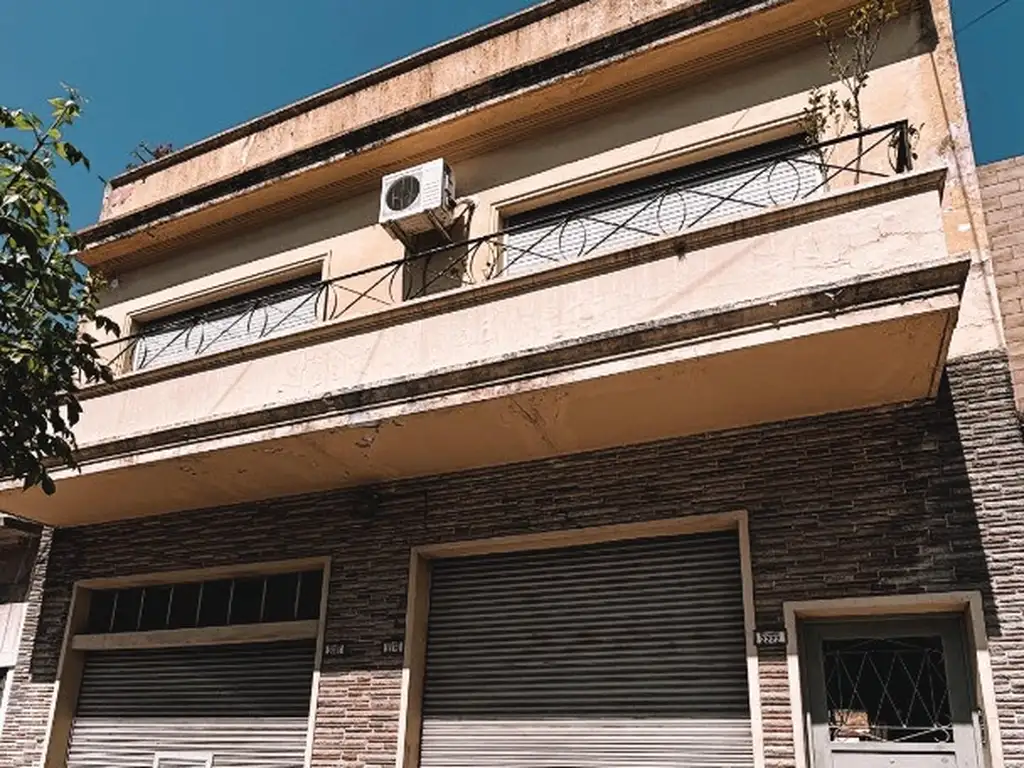 Foto de PH EN PRIMER PISO CON COCHERA Y LOCAL, imagen 2
