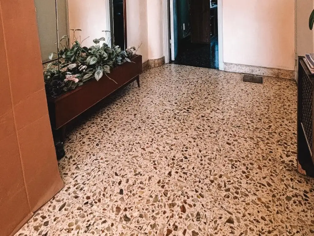Foto de PH EN PRIMER PISO CON COCHERA Y LOCAL, imagen 3