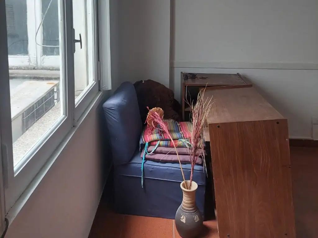 Foto de Deparatamento de 3 Amb en primer piso al contrafrente, imagen 4