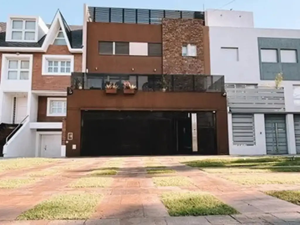 Foto de EXCELENTE CASA EN BARRIO NAON, imagen 1
