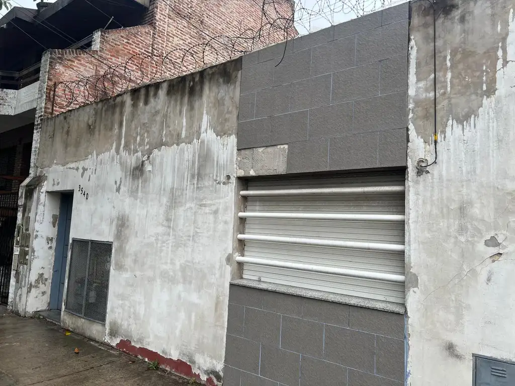 Foto de Hermoso lote en Pompeya 866 x 51 mts con 5 unidades funcionales frente, imagen 4